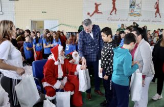 Moș Crăciun a venit pentru tinerii sportivi de la CS Năvodari